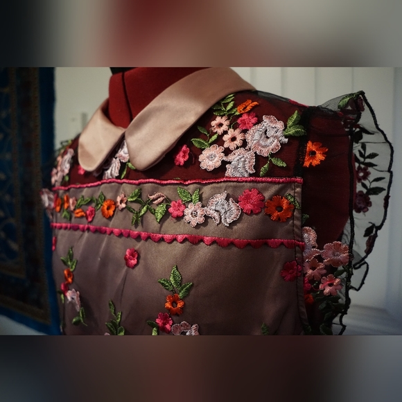 Floral embroidered top - Picture 2 of 7